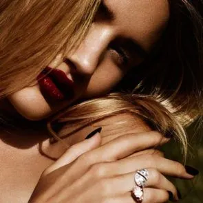 12-روزی-ہنٹنگٹن-وائٹلی-عریاں-سیکسی- ننگے پستان