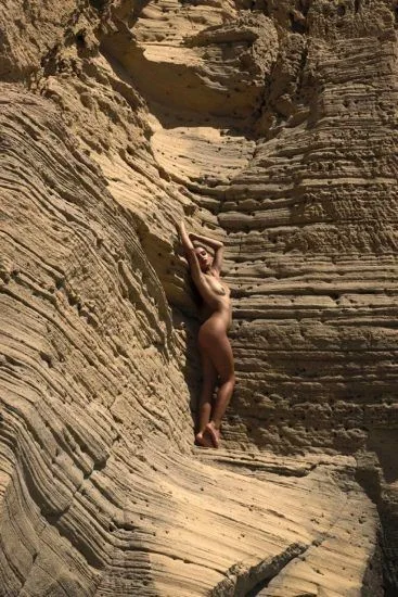 கார்லா குட்டா நிர்வாணமாக