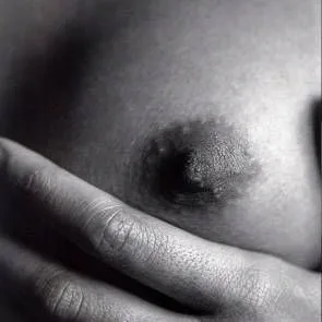 02-Sara-Sampaio-Desnuda-Topless