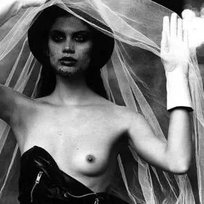 03-Sara-Sampaio-Desnuda-Topless