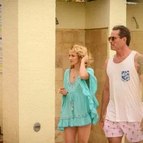 שמלת כחול הוטקסי של שנטל ואנסנט