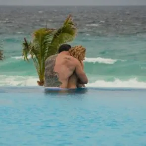 שנטל ואנסנטן חם עם אדם