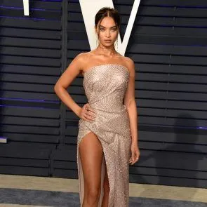 Shanina Shaik posiert für Paparazzi