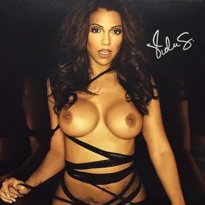 விதா குரேரா மார்பகங்கள்