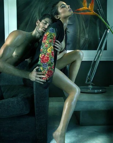 Olīvija Culpo kails ar vīrieti