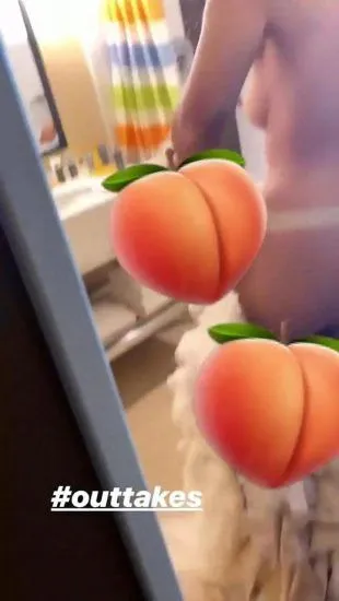 Olīvijas Culpo kailās krūtis