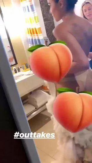 Olīvijas Culpo kailās krūtis