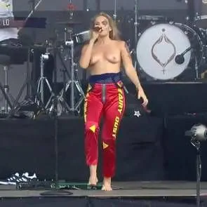 10-Tove-Lo-Topless