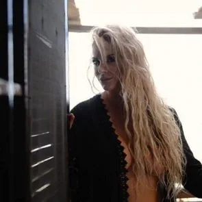 11-রিয়া-আন্তনিউ-সেক্সি-নগ্ন