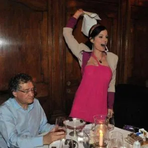 01-సారా-తోమాసి-లేకుండా-లోదుస్తులు-పుస్సీ