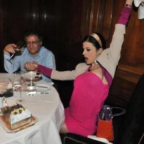 08-సారా-తోమాసి-లేకుండా-లోదుస్తులు-పుస్సీ