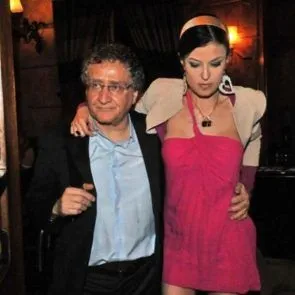 02-సారా-తోమాసి-లేకుండా-లోదుస్తులు-పుస్సీ