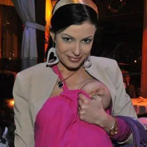 17-సారా-తోమాసి-లేకుండా-లోదుస్తులు-పుస్సీ