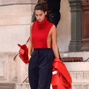 09-Sara-Sampaio-Sideboob-Braless