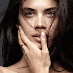 02-Sara-Sampaio-Topless-Titten