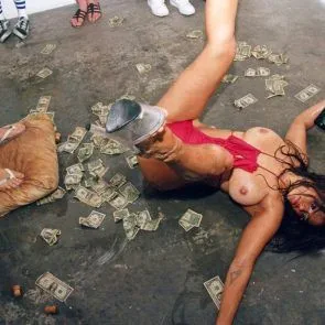 Сиськи и соски Myla Dalbesio