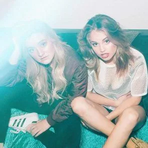 Деббі Райан гаряча зі своєю подругою