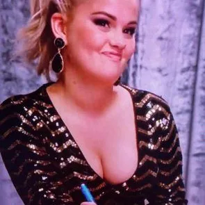 Гаряче декольте Деббі Райан