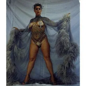 Danielle Colby telanjang di tempat kejadian