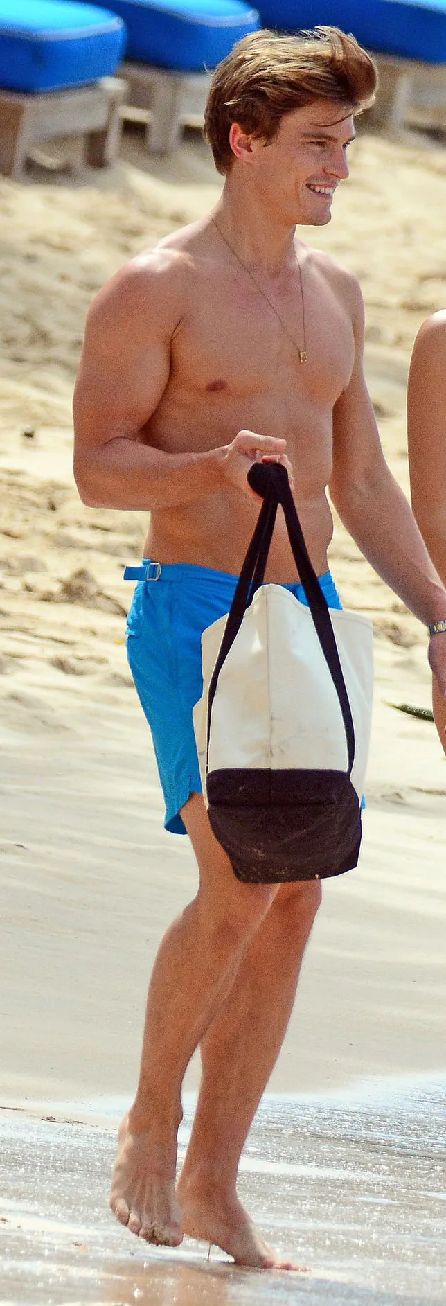 Oliver Cheshire Nude