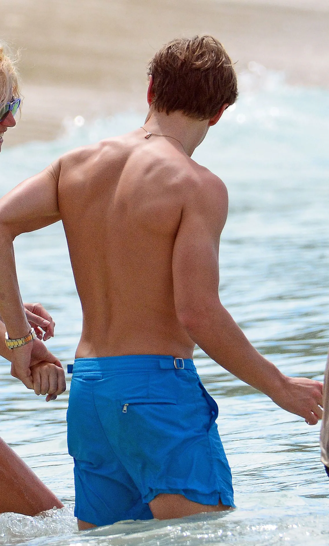 Oliver Cheshire Nude