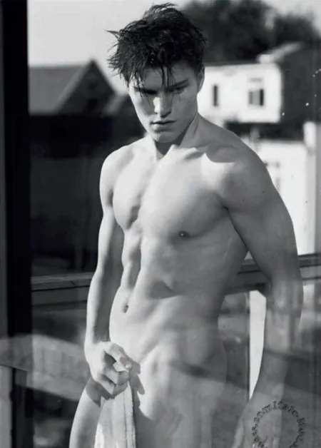 Oliver Cheshire Nude