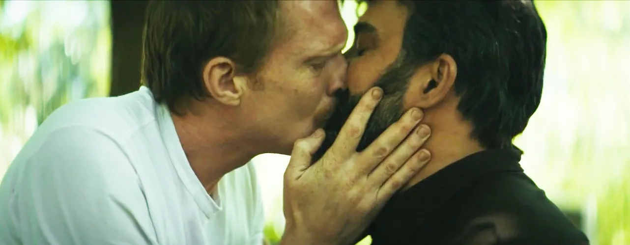 Paul Bethani Oom Frank, homo, alasti kohtaus