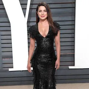 15-ప్రియాంక-చోప్రా-సెక్సీ