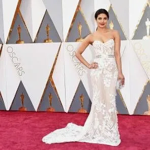 26-ప్రియాంక-చోప్రా-సెక్సీ