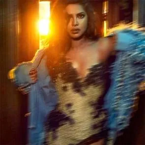 03-ప్రియాంక-చోప్రా-సెక్సీ