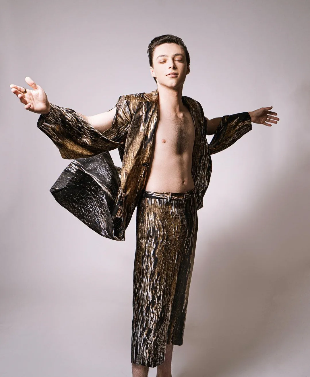 没有原始赤膊镜子的性感人物