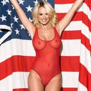 Rhian Sugden сиськи в SeeThrough