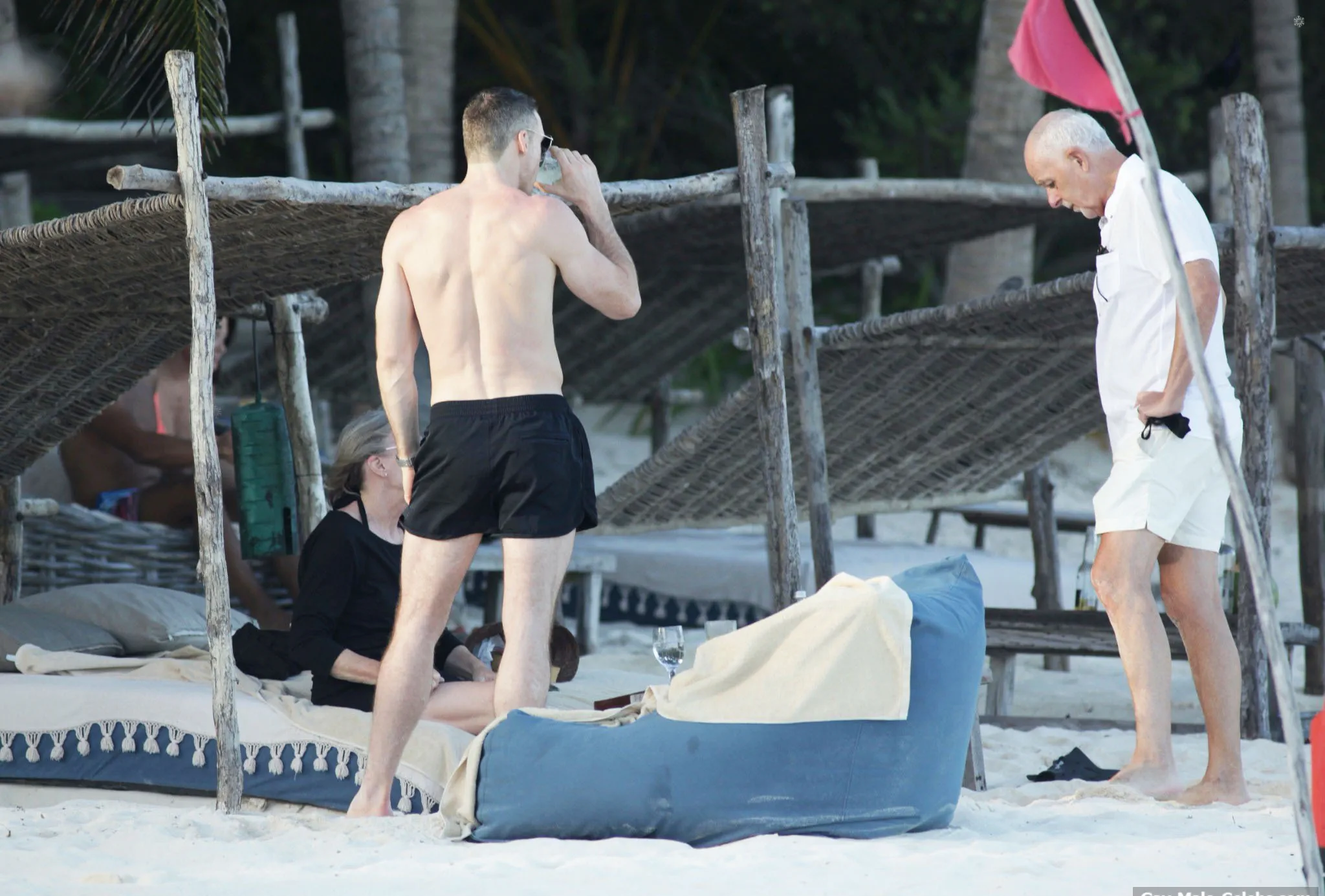 Richard Madden paparazzi