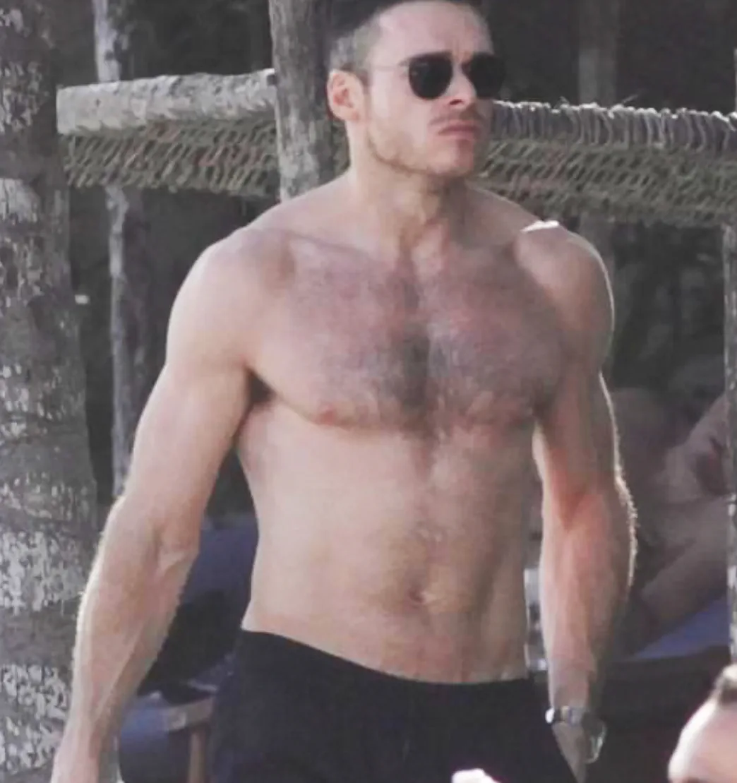 Richard Madden nudity