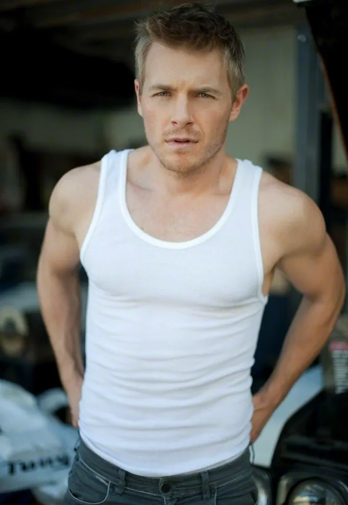 Rick Cosnett sexy