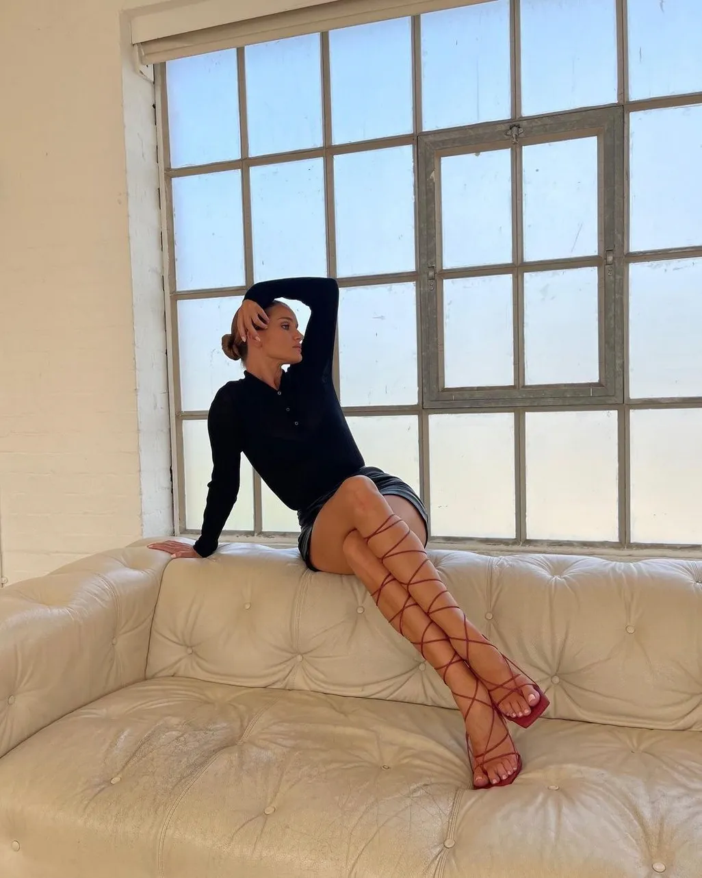 Rosie Huntington-Whiteley BArefoot