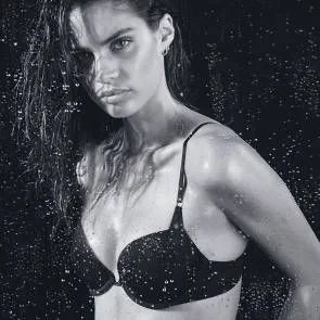 12-Sara-Sampaio-Topless