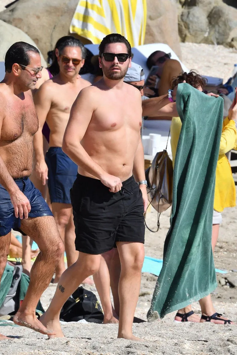 Scott Disick naked photos