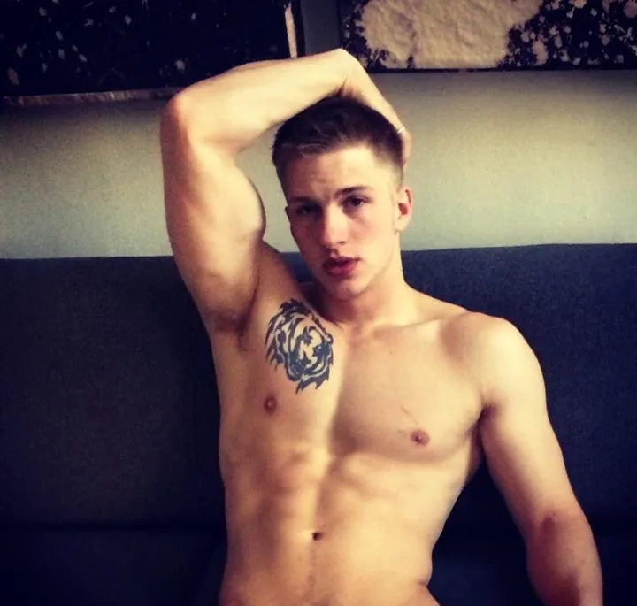 نموذج الذكور Caliente Shaun Ferguson Front Photo Nude Photo