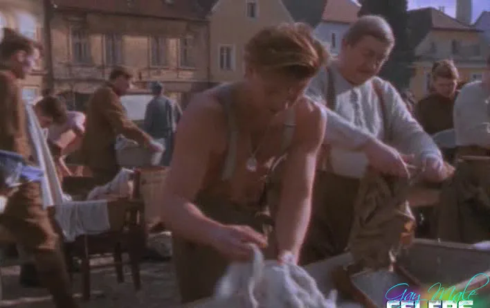 يونغ إنديانا جونز الجزء 2 شون باتريك فلانيري عارية