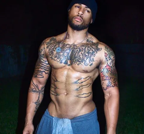 Ist jetzt ein Selfie -Modell, ein schwarzes Modell, das vom Sherotus erstellt wurde