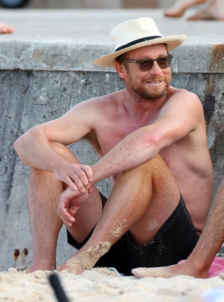 Simon Baker paparazzi