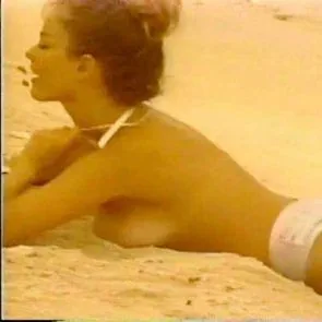 La jove fotografia de Sofia Vergara nua per al calendari: la llatina tetona posa nua.