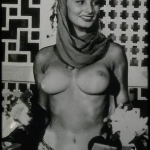 صوفيا لورين عارية 4