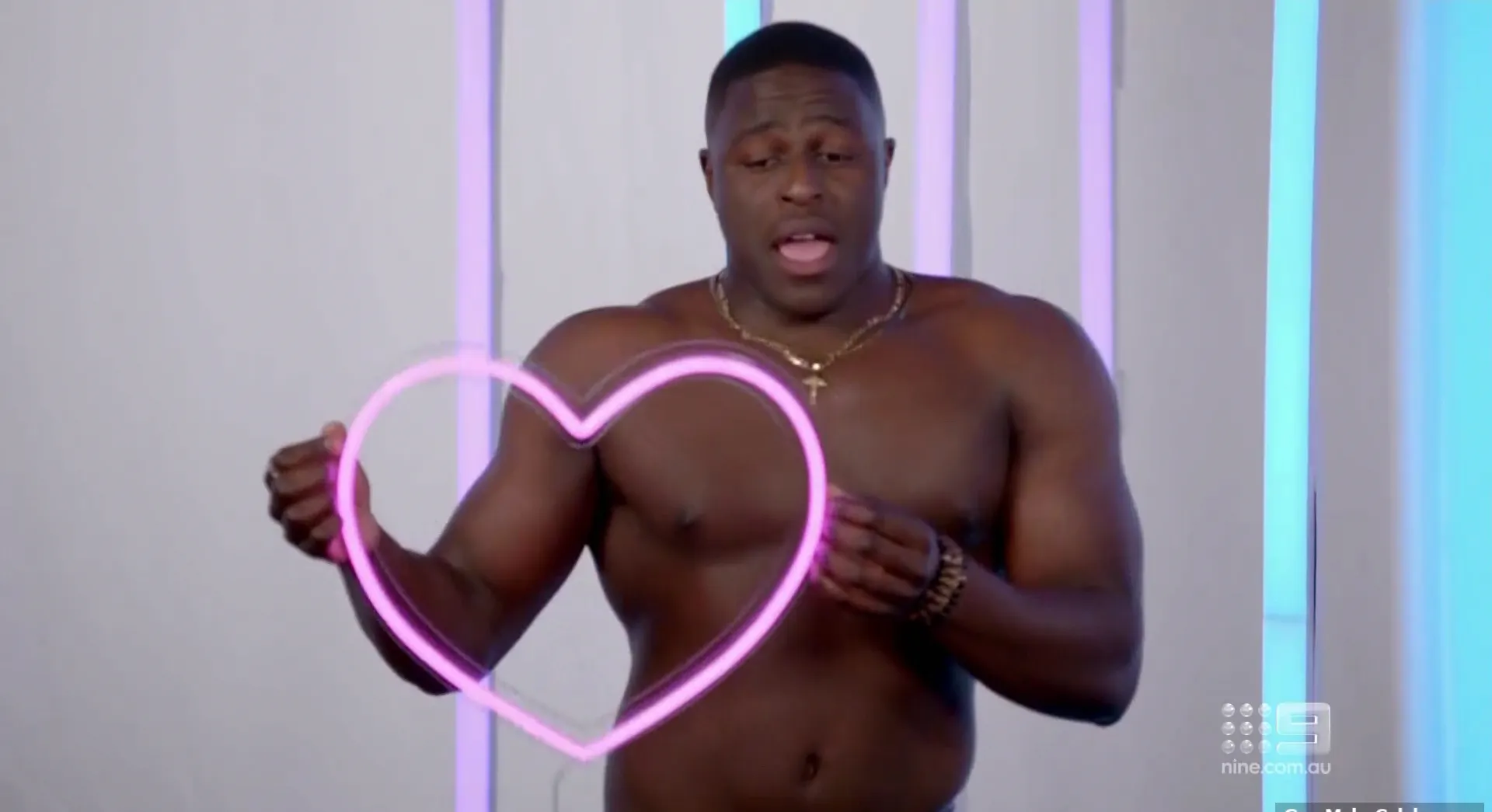 塔科切姆裸体大公鸡到浴室