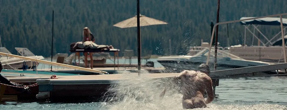 兄弟自然のタラン・キラムヌード