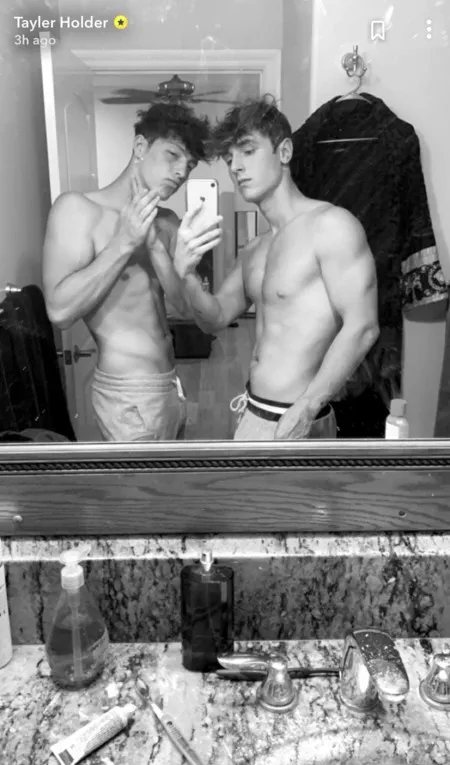 Tayler Holder nude