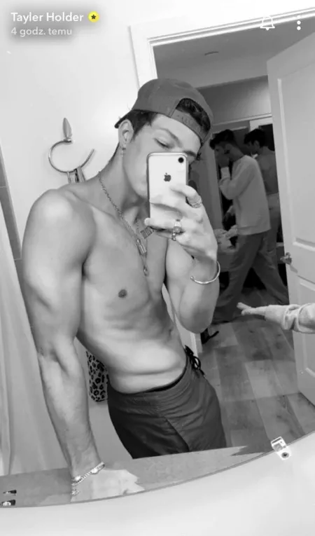 Tayler Holder nude