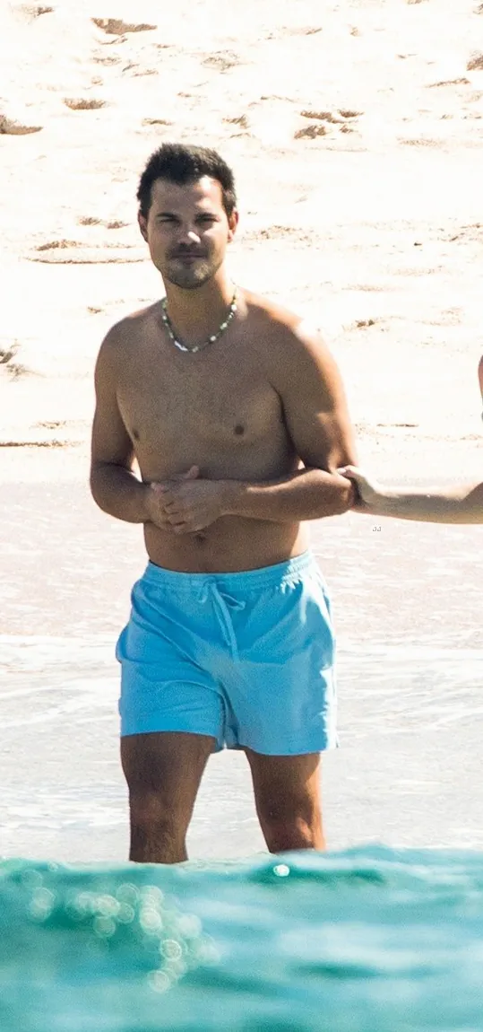 A boneca de Taylor está no México