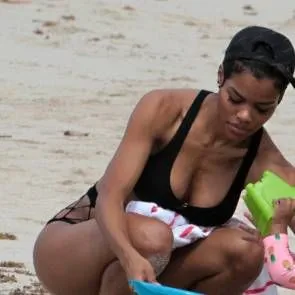 12-Teyana-Taylor-Sexy-Bikini